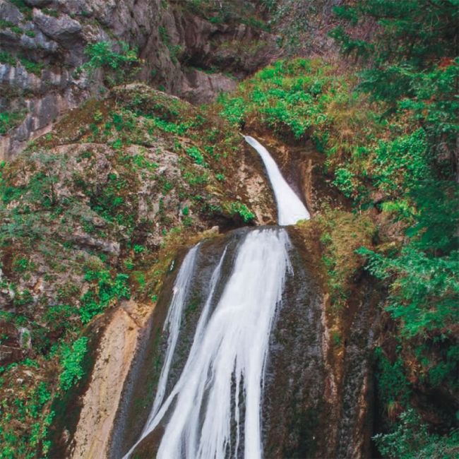 Ruta de las Cascadas de la Hueta en la Sierra de Cazorla Ruta de las Cascadas de la Hueta en la Sierra de Cazorla
